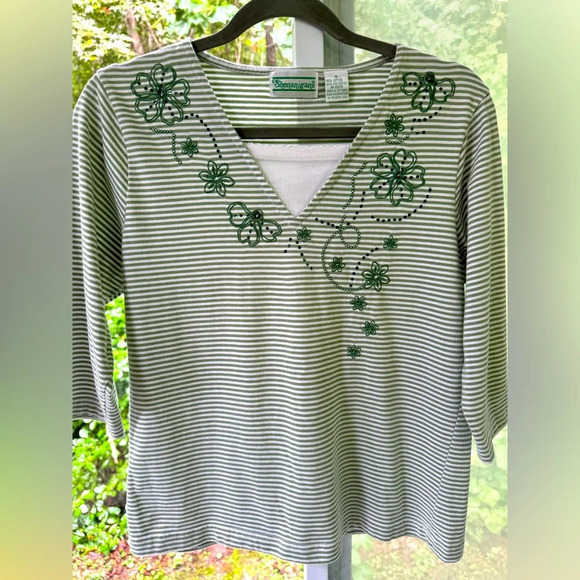 Shenanigans 6 Green & White top w/Embroidery & Sequins below a white V-neck - Picture 1 of 12